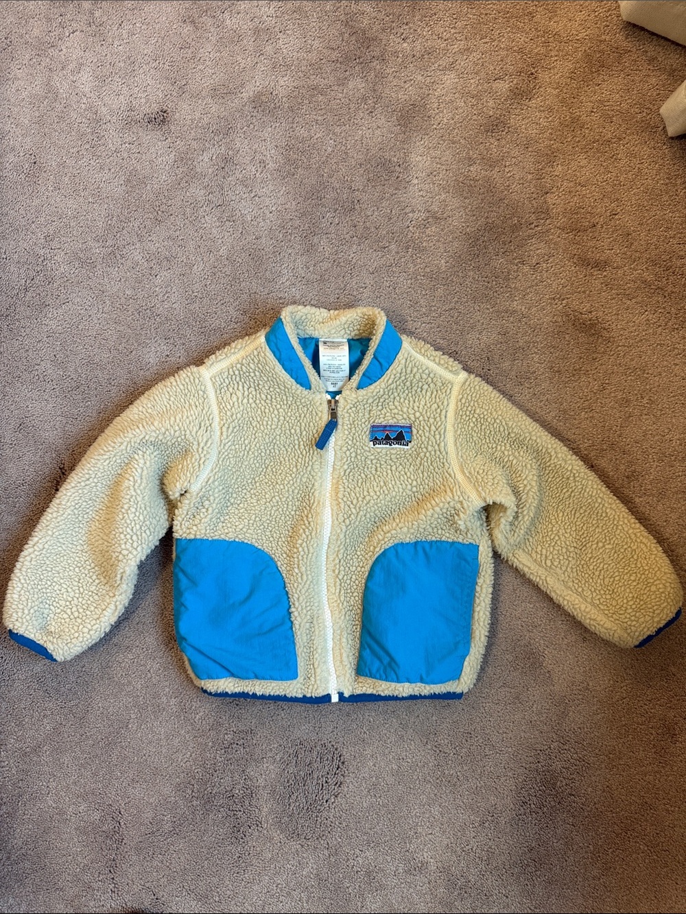 Patagonia Kids Sherpa Jacket in Cream with Bright Blue Pockets